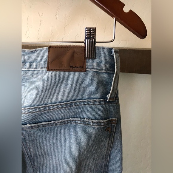 Madewell|Classic straight Jean in distressed style, light wash & high waisted••• - Picture 9 of 16